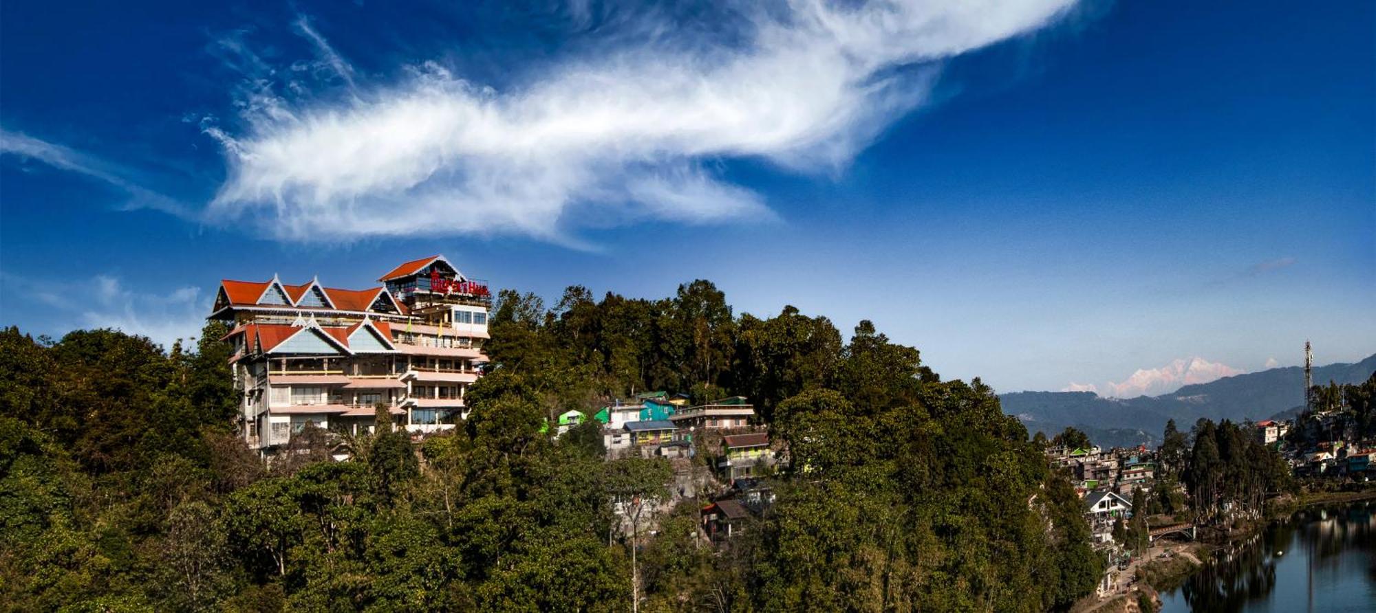 Bungalow de 466 m² con 21 habitación/es y 21 baño/s de uso privado, en Mirik Exterior foto