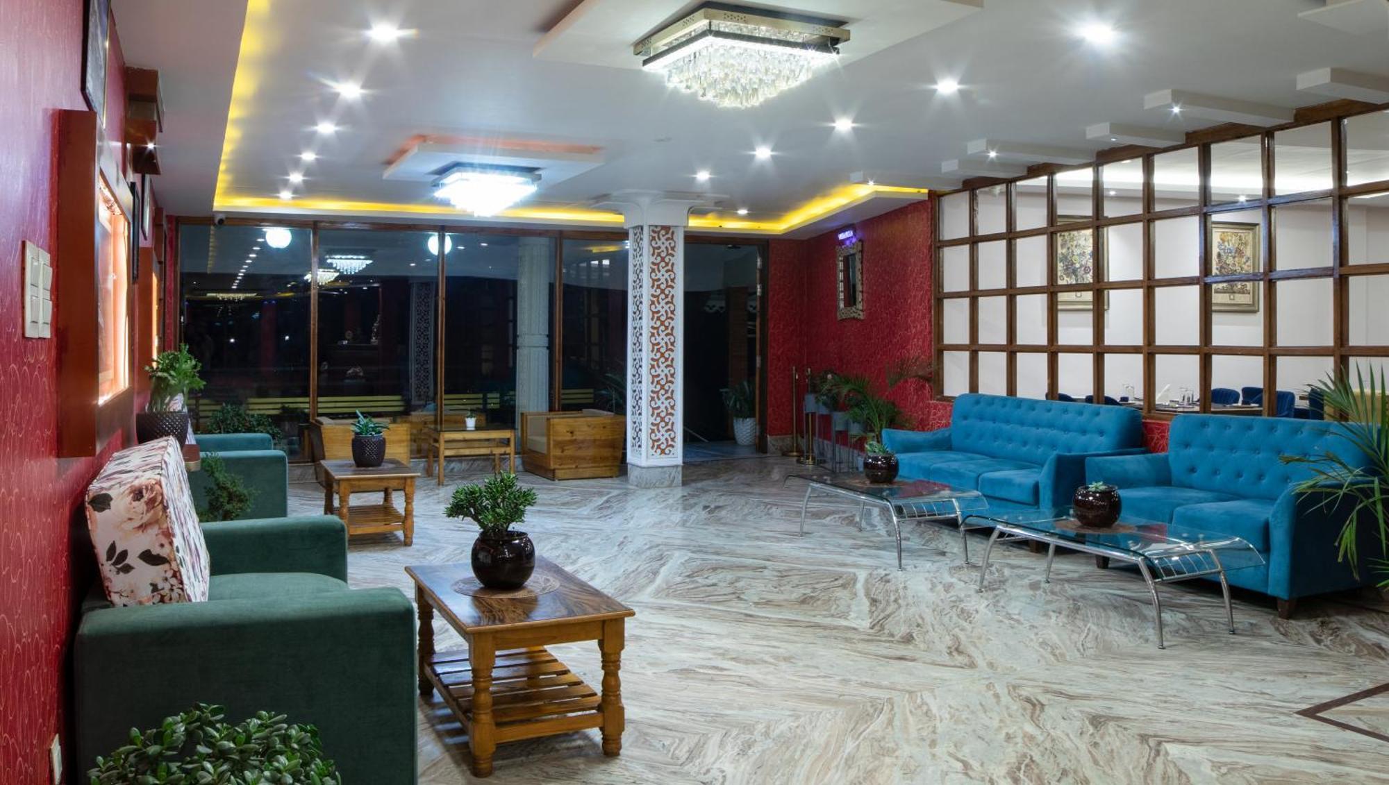 Bungalow de 466 m² con 21 habitación/es y 21 baño/s de uso privado, en Mirik Exterior foto