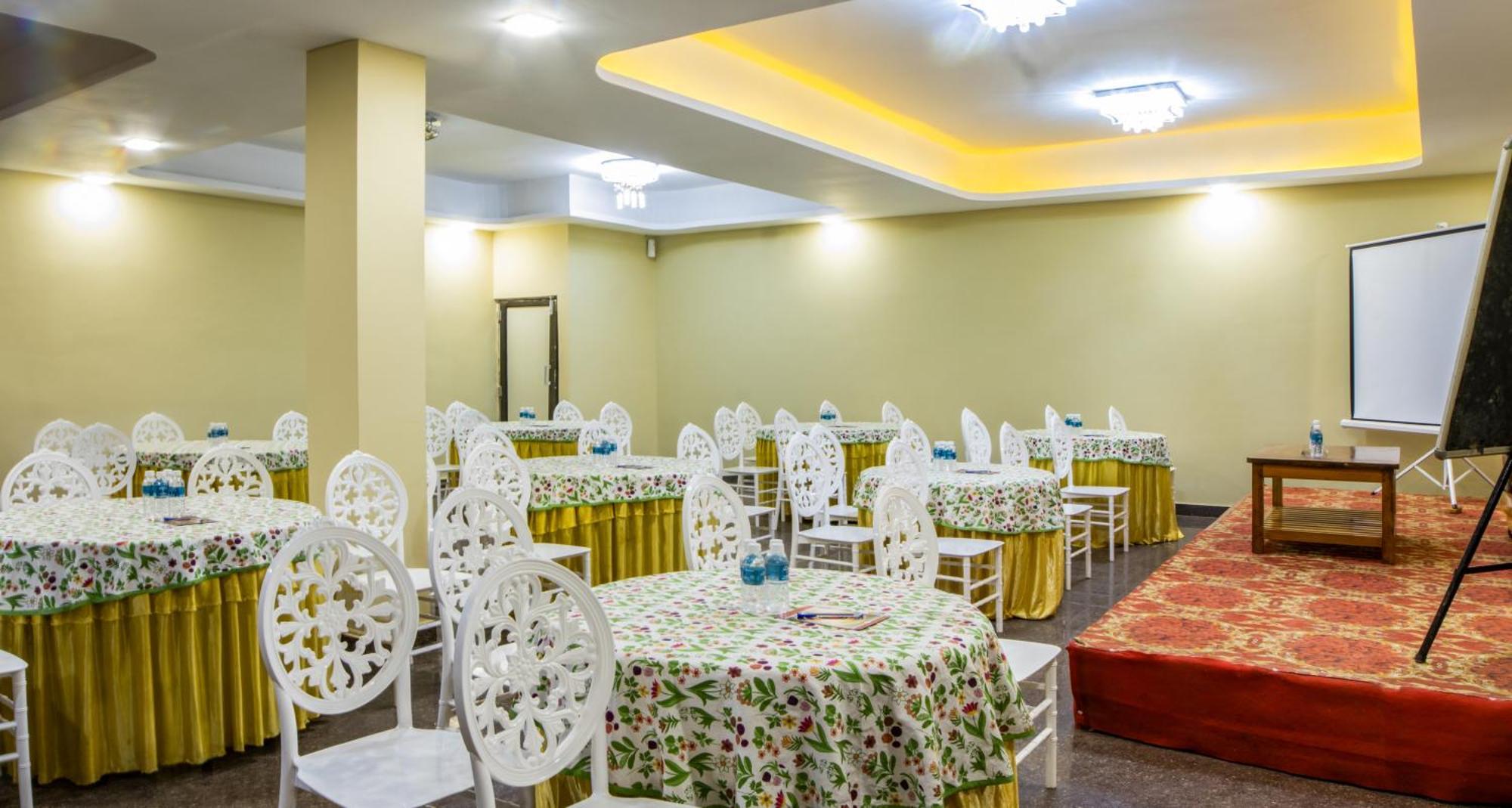 Bungalow de 466 m² con 21 habitación/es y 21 baño/s de uso privado, en Mirik Exterior foto