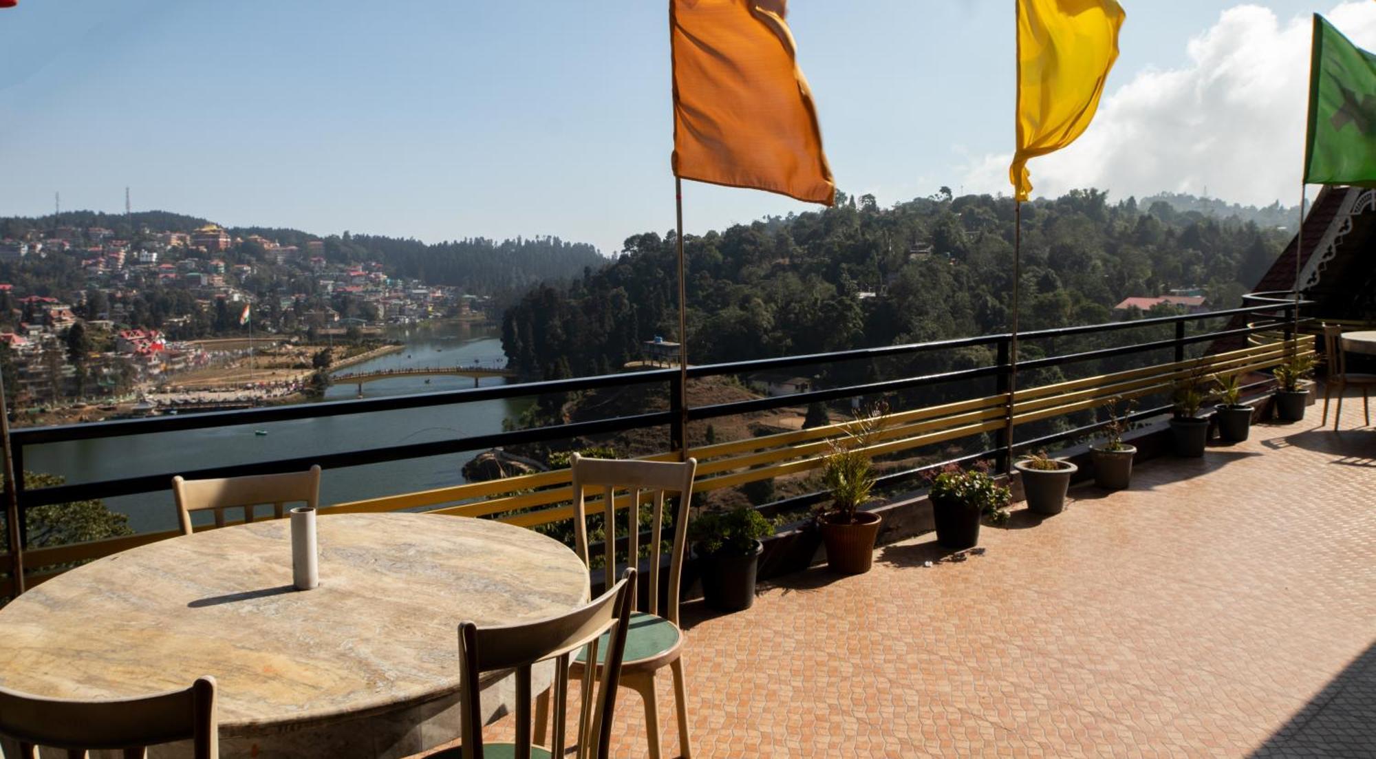 Bungalow de 466 m² con 21 habitación/es y 21 baño/s de uso privado, en Mirik Exterior foto